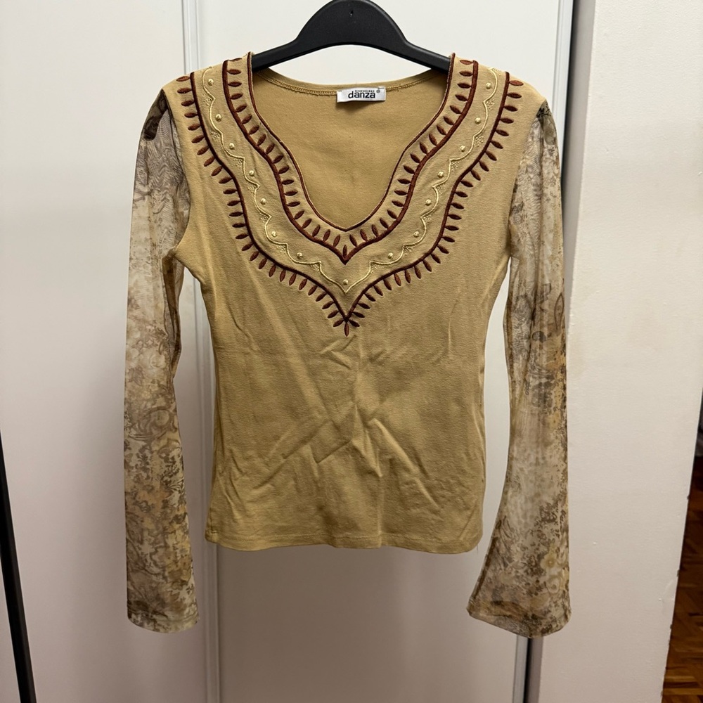 CHICO’S Tan Top with Sheer Patterned Sleeves